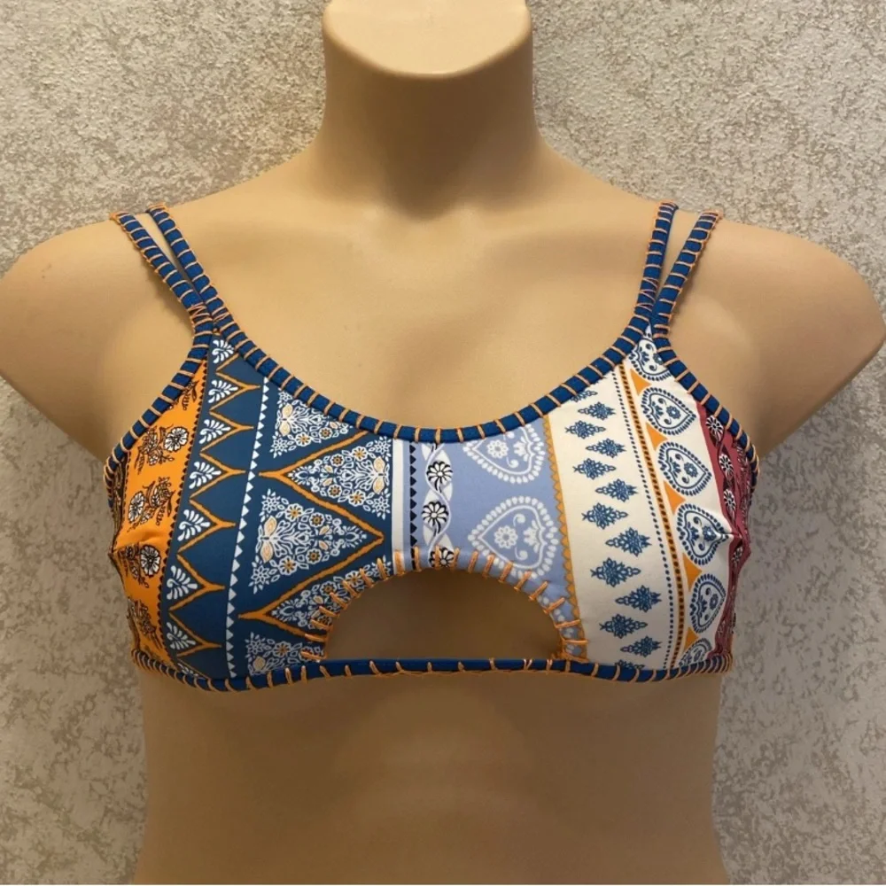SHEIN Multicolor Geometric Bikini Top